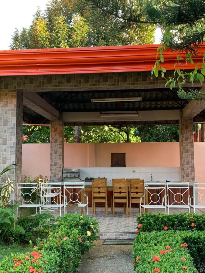 Bungalow de 100 m² con 2 habitación/es y 1 baño/s de uso privado, en Galas Dipólog Exterior foto