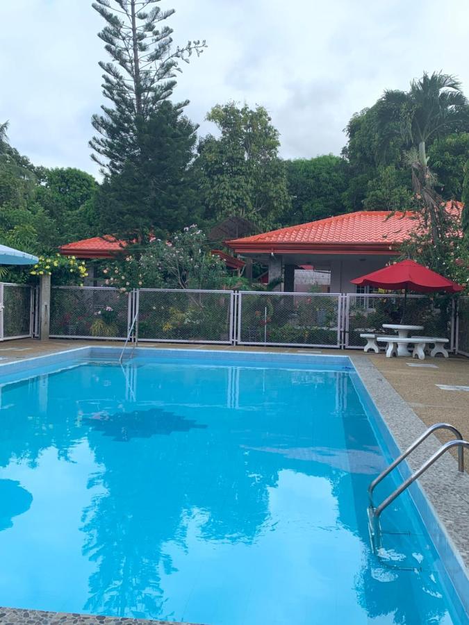 Bungalow de 100 m² con 2 habitación/es y 1 baño/s de uso privado, en Galas Dipólog Exterior foto